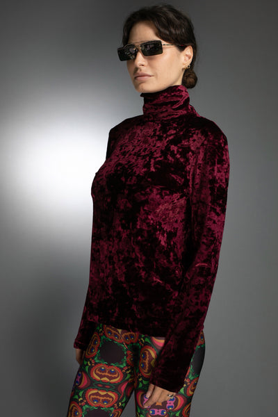 N-038C-WINE-CRUSHED VELVET TURTLENECK