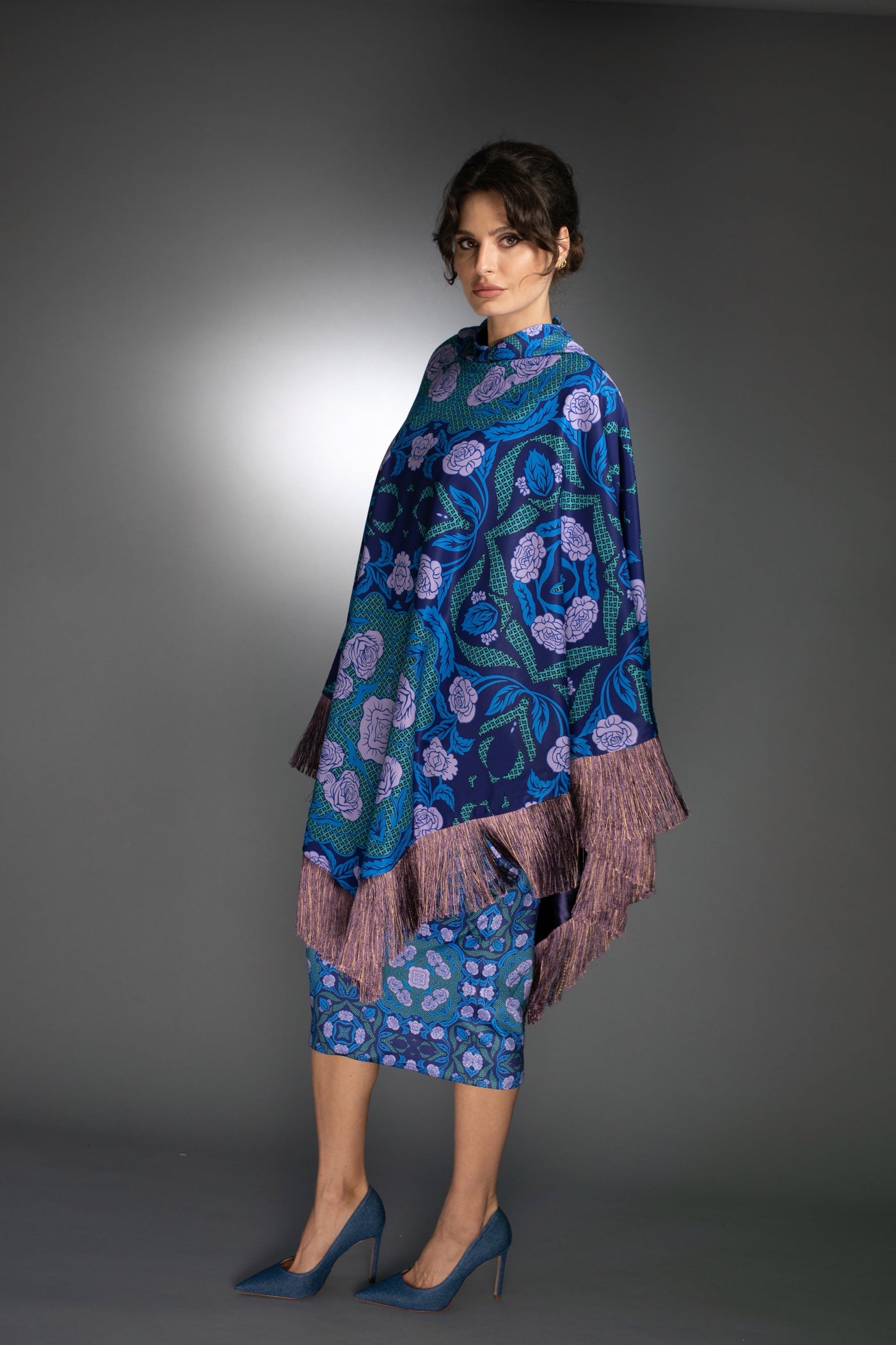 N-041WH REVERSIBLE COBALT BLUE CAPE FLORAL