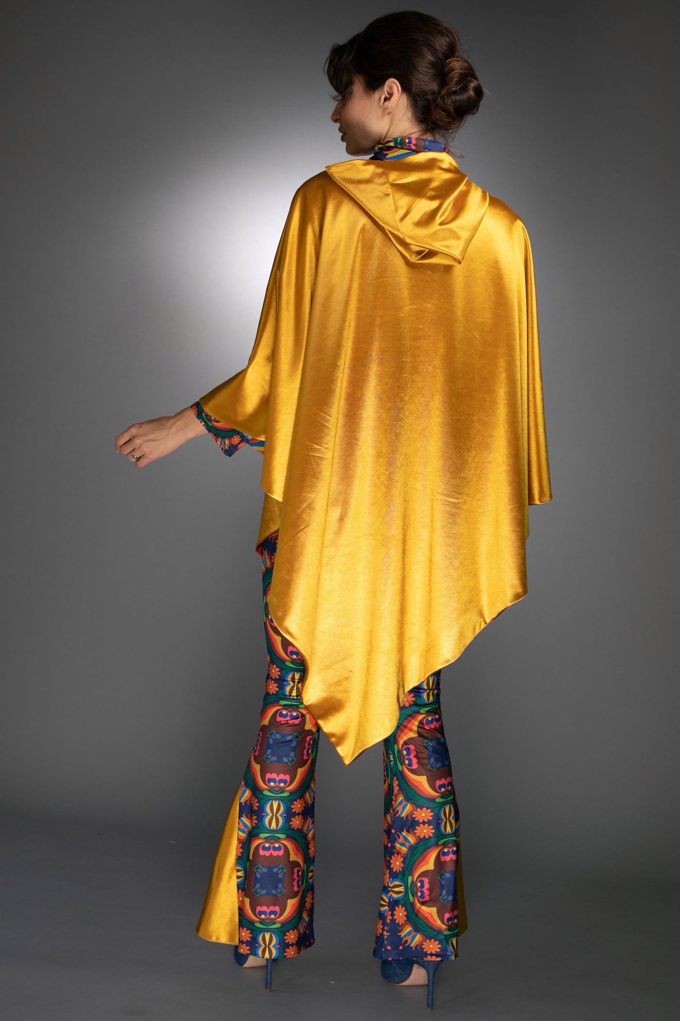 ED-036WA- REVERSIBLE CAPE-RETRO FLOWER MULTICOLOR