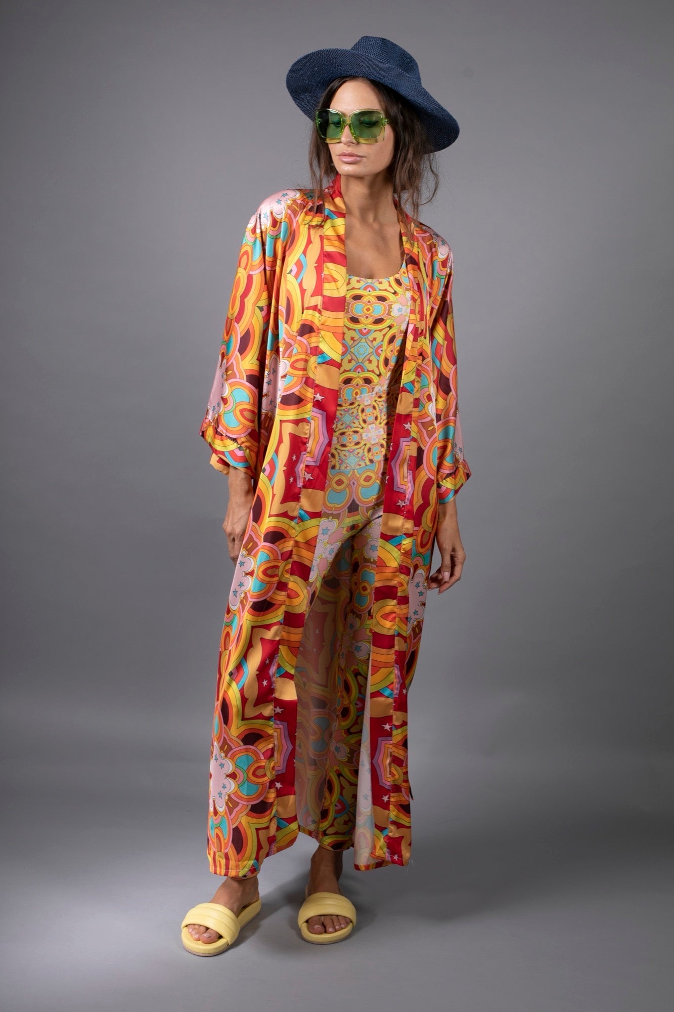 PSYCHEDELIC CLOUDS RED STARS KIMONO