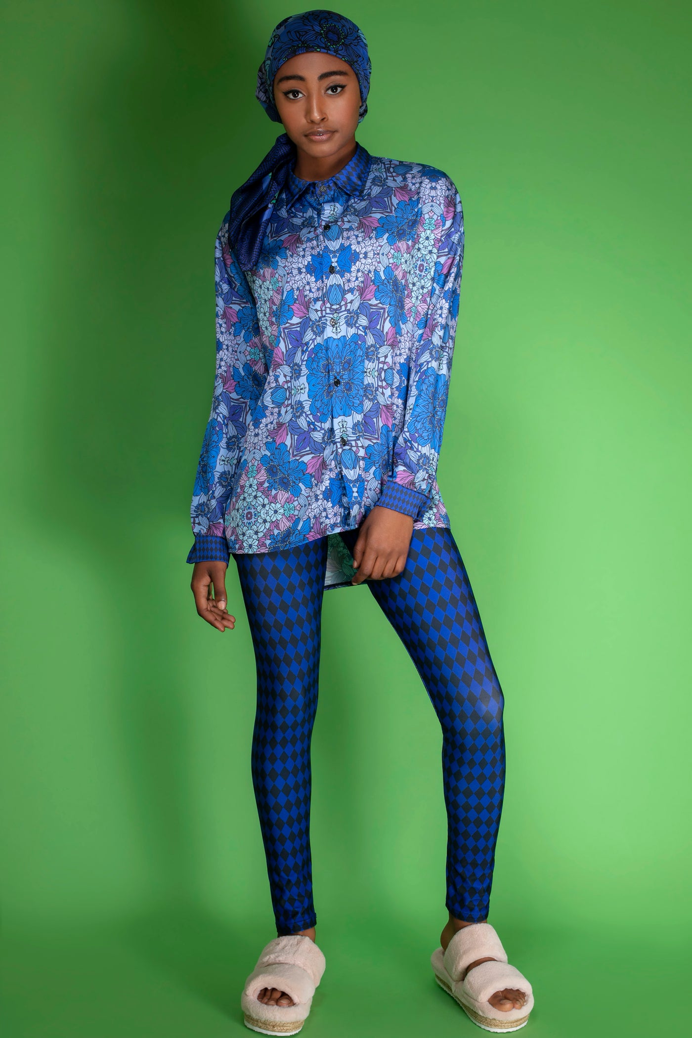Queen blue checkered leggings