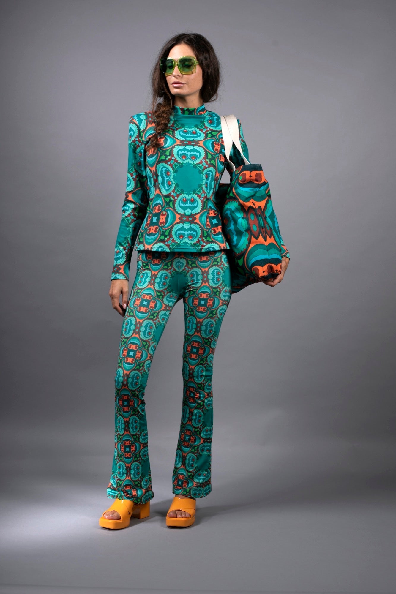 PSYCHEDELIC TEAL ORANGE TURTLENECK